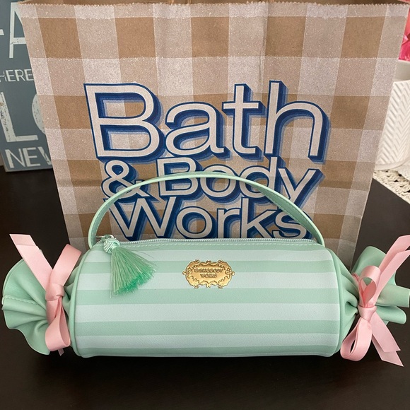 🆕🍡 BATH & BODY WORKS LIMITED EDITION “SWEETEST SONG” CANDY STRIPED COSMETIC BAG - Picture 8 of 9